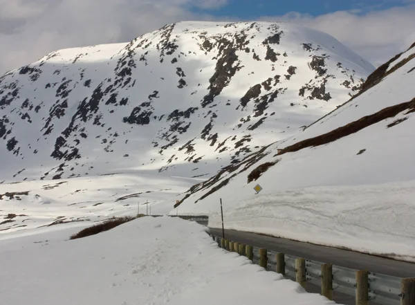 Snowy road — Stock Photo, Image