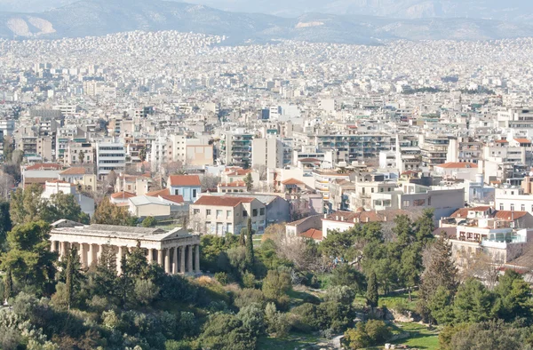 Ciudad de Atenas con montañas al fondo — Foto de Stock