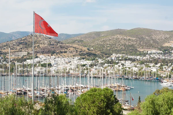 博德鲁姆和土耳其国旗，土耳其 — 图库照片