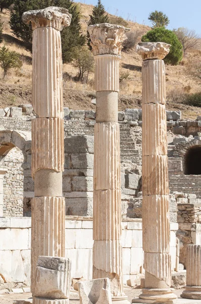 Colunas antigas em efeso, peru — Fotografia de Stock