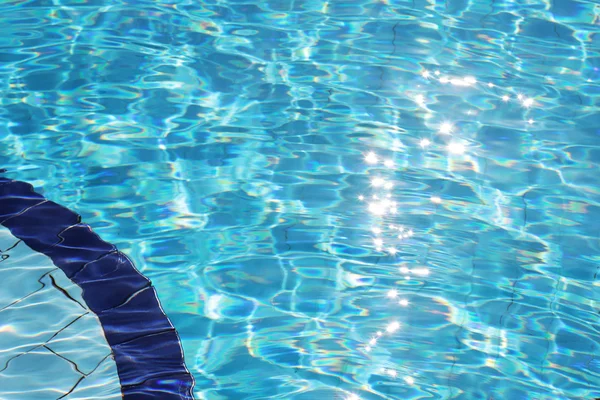 Clear blue water in swimming pool — Stock Photo, Image