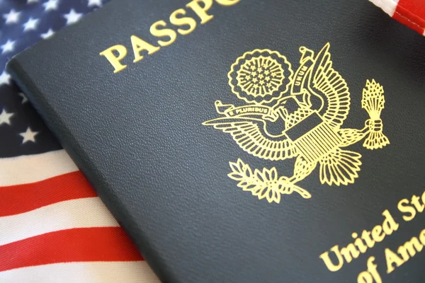 Passport and flag — Stock Photo, Image