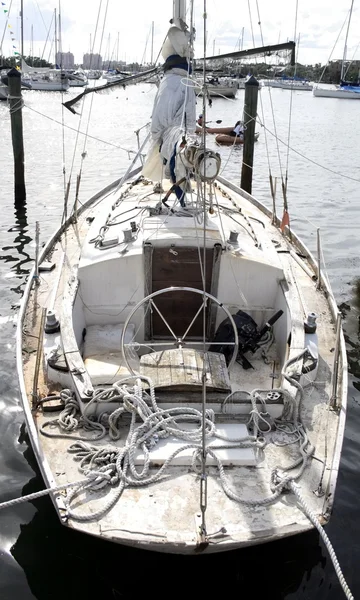 Damage sailboat — Stock Photo, Image