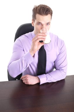 masasında süt içmek işadamı