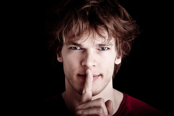 Shhhh - silêncio, silêncio, gesto secreto, jovem ma bonito — Fotografia de Stock