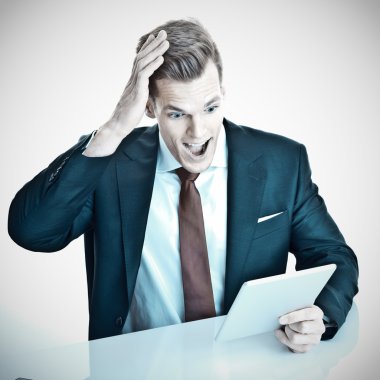 genç işadamı onun tablet p gördüğü tarafından şaşırttı