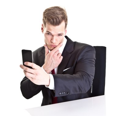 Молодий підприємець, беручи selfie з його смартфон - ізольовані