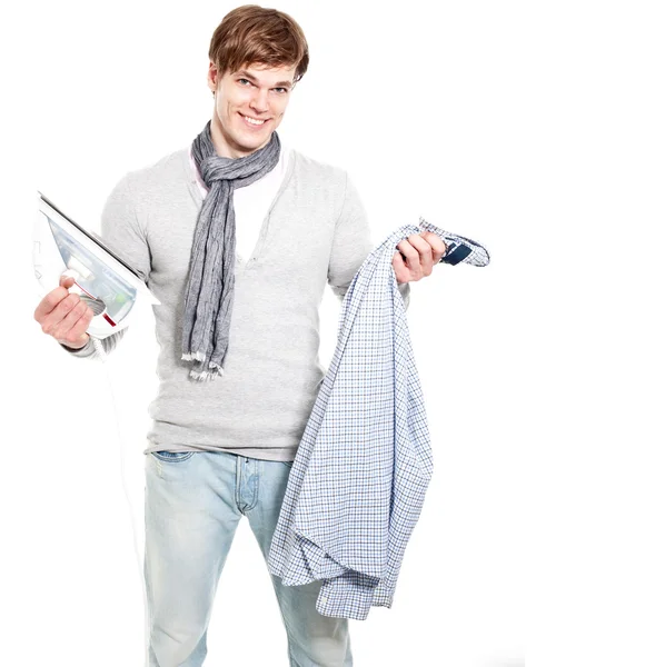 Junger Mann mit elektrischem Bügeleisen und Hemd überwältigt - isoliert auf — Stockfoto