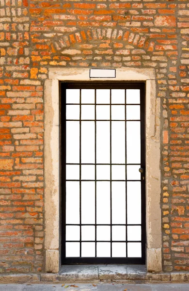 Eski tuğla duvar kapı — Stok fotoğraf