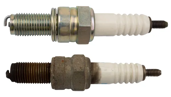 Použité a nové sparkplug — Stock fotografie