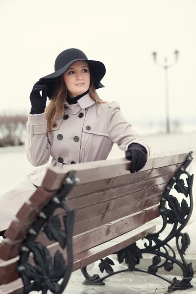 Portrait beautifuofl girl in a hat — Stock Photo, Image