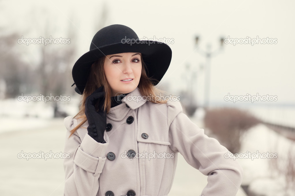 portrait beautifuofl girl in a hat