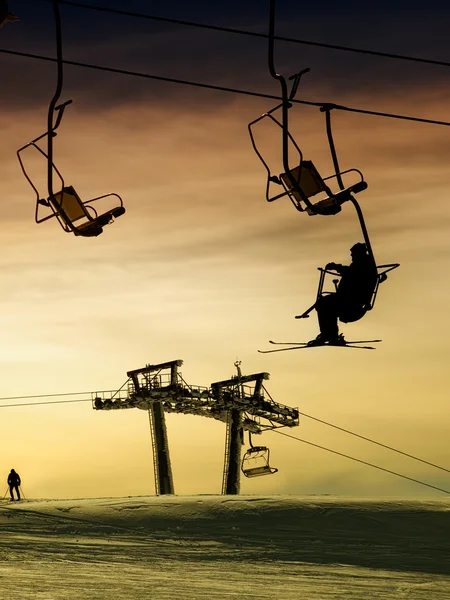 Skifahren bei Sonnenuntergang — Stockfoto