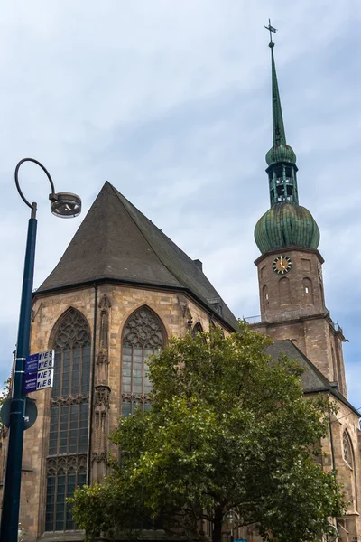 Avond zicht op kerk in dortmund — Stockfoto