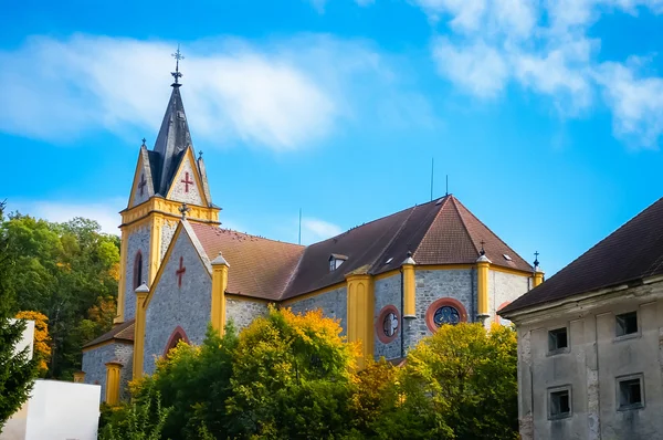 Iglesia en Hluboka nad Vltavou ciudad —  Fotos de Stock