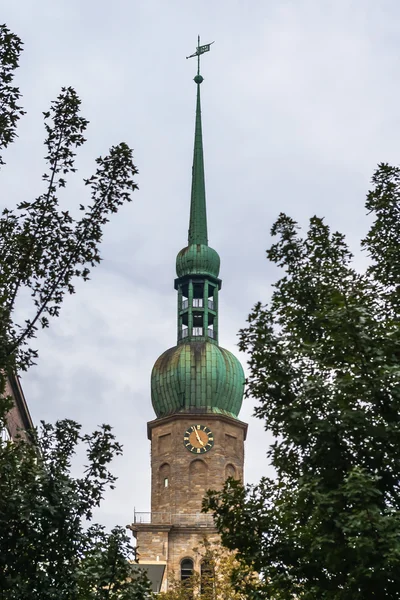 Vista nocturna de la iglesia en Dortmund — Foto de Stock