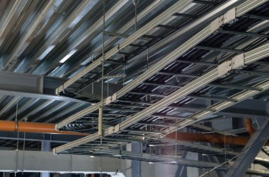 bir bina ile servisleri