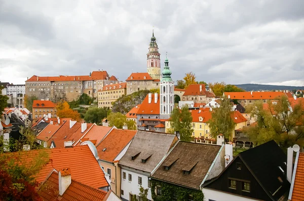 Bekijken op rode daken in cesky krumlov — Stockfoto