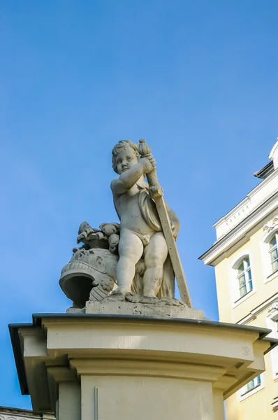 Closeup de estátua de anjo com espada — Fotografia de Stock