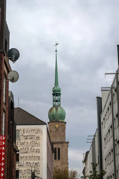 Antiguo edificio con reloj en Dortmund, Alemania — Foto de Stock
