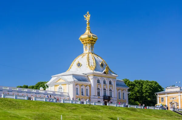 Pałac w peterhof — Zdjęcie stockowe