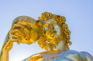 peterhof yılında altın heykeli