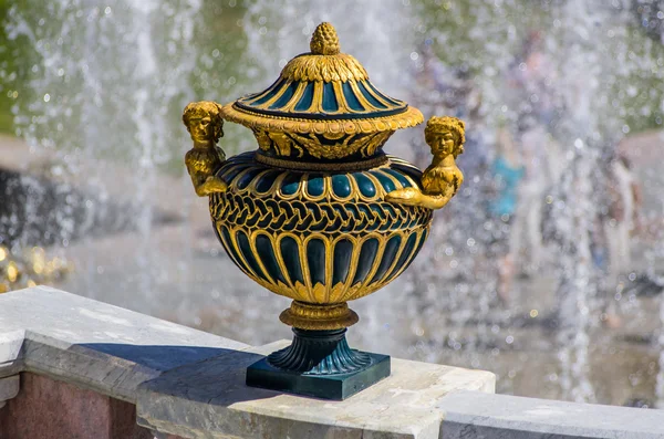 Vaso escultura closeup em Peterhof — Fotografia de Stock