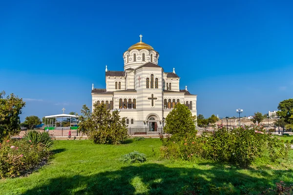 Temple on the blue sky in Khersones — Stock Photo, Image