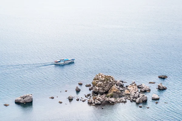 Navire naviguer sur la mer — Photo