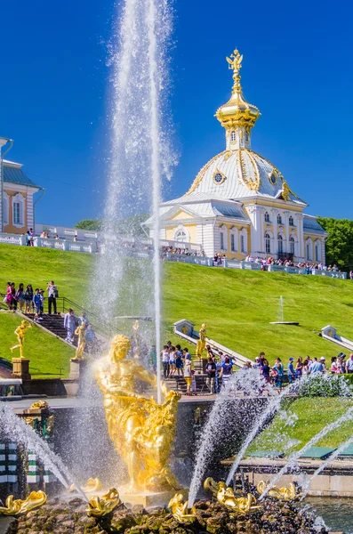 Fontana di Samson a Peterhof, Russia — Foto Stock
