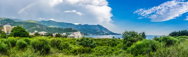 Panorama landschap uitzicht op bergen en zee in montenegro — Stockfoto