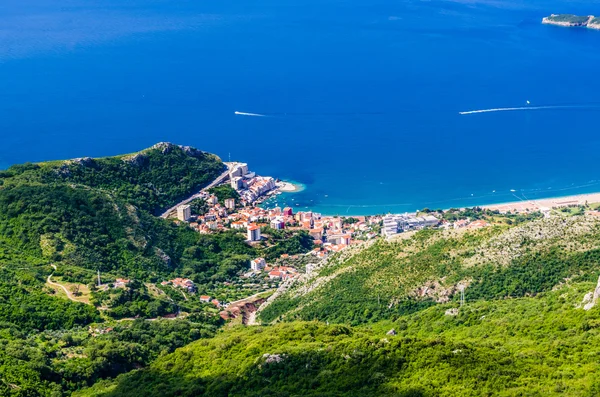 Vue sur montagne, mer, Rafailovici au Monténégro — Photo