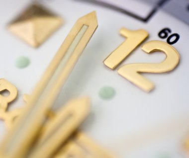 Saat arama yakın çekim izle elleriniz ve rakamlar