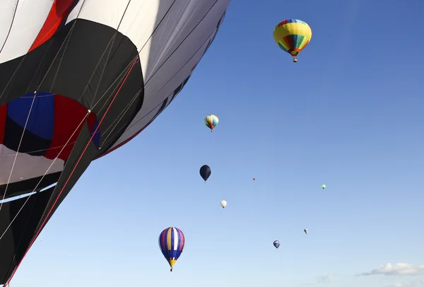 Flytende varmluftsballonger – stockfoto