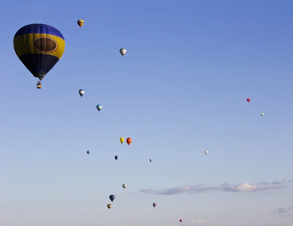 Flytende varmluftsballonger – stockfoto