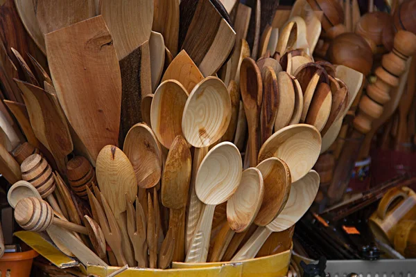 Cubiertos Madera Una Canasta Una Tienda Recuerdos —  Fotos de Stock