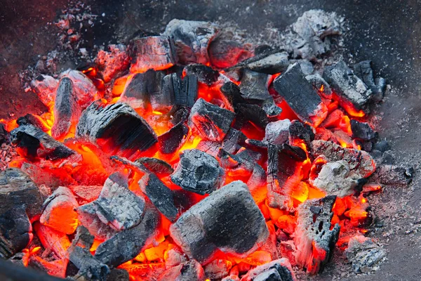 Burning Smoldering Wood Embers Red Glow Heat Gray Ashes Barbecue — Fotografia de Stock