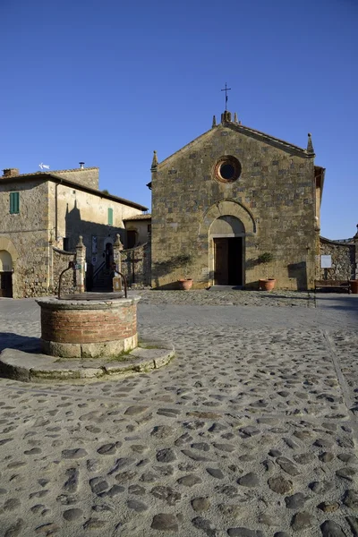 Santa María y el pozo — Foto de Stock