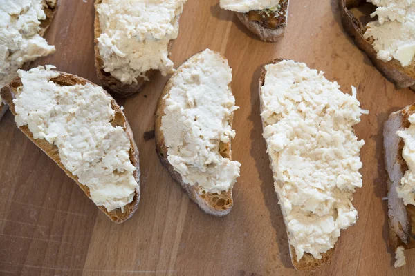 Bruschetta met chhese — Stockfoto