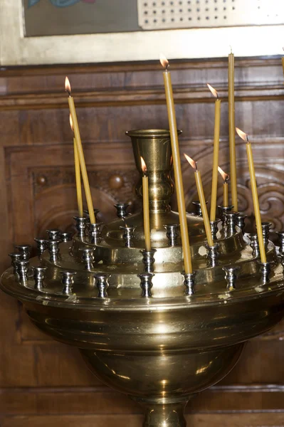 Bougies dans l "Église orthodoxe chrétienne — Photo