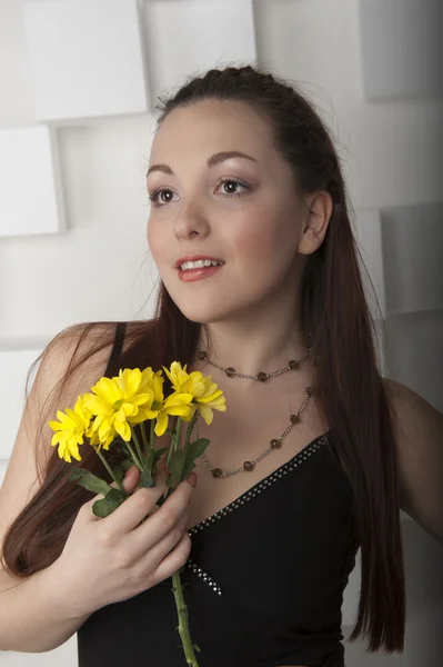 Jovem mulher bonita — Fotografia de Stock