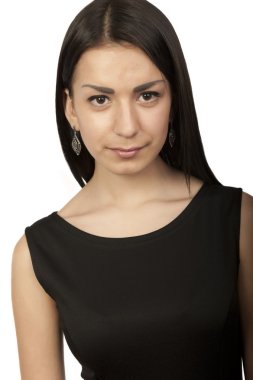 siyah elbiseli genç güzel esmer