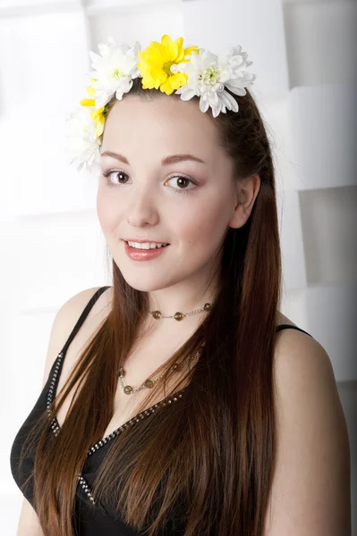 Girl with a wreath of flowers — Stock Photo, Image