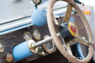 Modayı takip eden ev yapımı araba