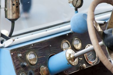 Modayı takip eden ev yapımı araba