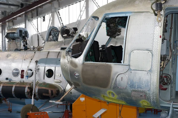 Reparation av helikoptrar — Stockfoto