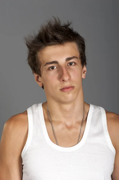 Joven con una camiseta blanca —  Fotos de Stock