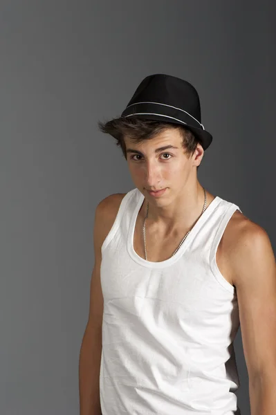 Young man in a white t-shirt with a black hat — Stock Photo, Image