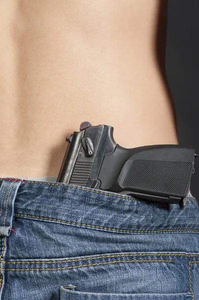 Pistola cintura jeans ragazzo — Foto Stock