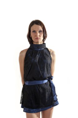 Mavi elbiseli genç bayan.